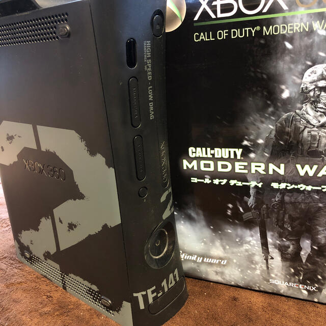 Xbox360(エックスボックス360)のXbox360 COD リミテッド　250GB エンタメ/ホビーのゲームソフト/ゲーム機本体(家庭用ゲーム機本体)の商品写真