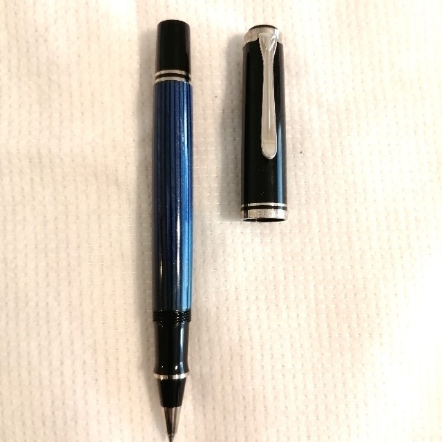 Pelikan(ペリカン)のPelikan（ペリカン） スーベレーンR405 ブルー縞 ローラーボール インテリア/住まい/日用品の文房具(ペン/マーカー)の商品写真