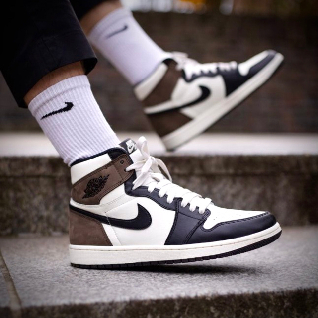 NIKE - 送込28!! NIKE AIR JORDAN1 ダークモカの通販 by