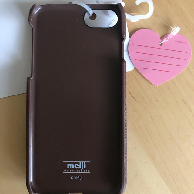 GU(ジーユー)の【新品】GU 明治　Meiji チョコレート　コラボ　スマホケース　モバイル スマホ/家電/カメラのスマホアクセサリー(iPhoneケース)の商品写真