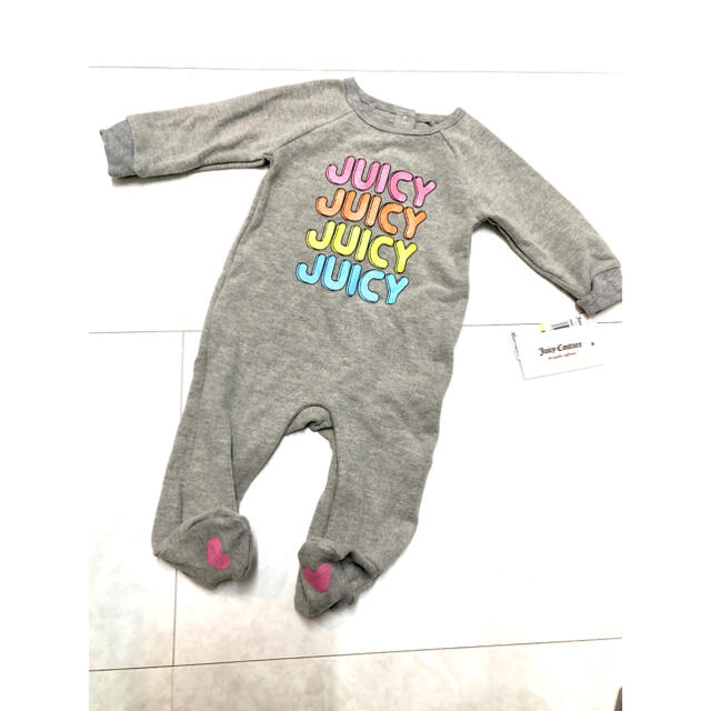 Juicy Couture(ジューシークチュール)の【新品・タグ付き】ジューシークチュールロンパース　ジューシーロンパース キッズ/ベビー/マタニティのベビー服(~85cm)(ロンパース)の商品写真