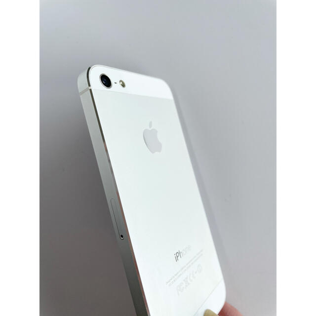 Apple(アップル)のiPhone 5 32GB ホワイト スマホ/家電/カメラのスマートフォン/携帯電話(スマートフォン本体)の商品写真