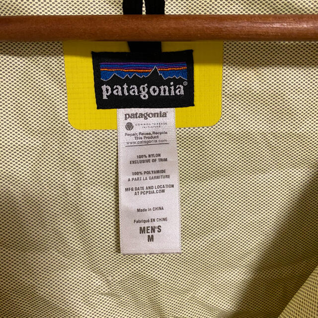 patagonia(パタゴニア)のパタゴニア　トレントシェル　イエロー　メンズM メンズのジャケット/アウター(ナイロンジャケット)の商品写真