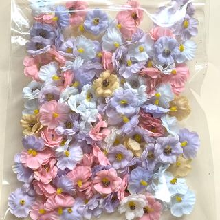 デイジー 2.5-3cm  造花 100ピース ハンドメイド  素材リースパーツ(その他)