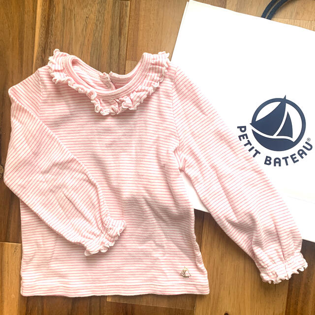 PETIT BATEAU(プチバトー)の【プチバトー】フリル長袖Tシャツ 18m/81cm キッズ/ベビー/マタニティのベビー服(~85cm)(シャツ/カットソー)の商品写真