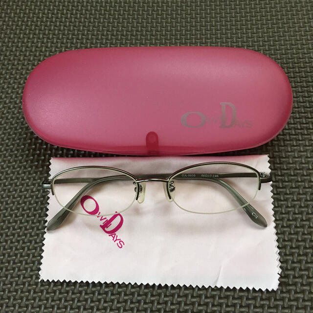 OWNDAYSメガネ[度なし] レディースのファッション小物(サングラス/メガネ)の商品写真