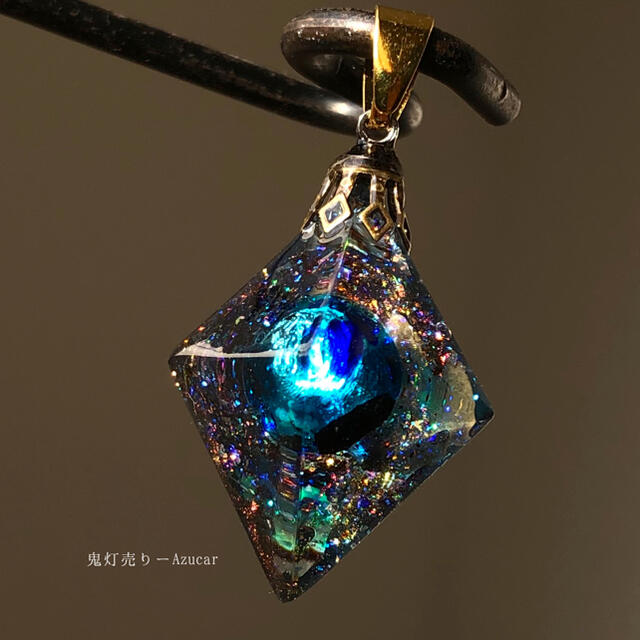 愛色世界への入り口。　オルゴナイト　8面体　蓄光蛍ガラス　ネックレス　宇宙レジン ハンドメイドのアクセサリー(ネックレス)の商品写真