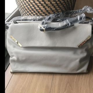 ザラ(ZARA)のZARA ショルダー　薄いグレ-新品15990円(ハンドバッグ)