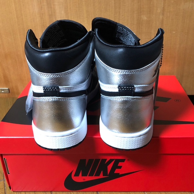 NIKE(ナイキ)のナイキ ウィメンズ エア ジョーダン1 Silver Toe 24.5cm レディースの靴/シューズ(スニーカー)の商品写真