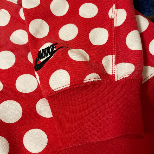 NIKE(ナイキ)の専用 日曜日入金 NIKE 会員限定 赤ドット プルパーカー  メンズのトップス(パーカー)の商品写真