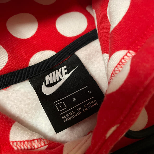 NIKE(ナイキ)の専用 日曜日入金 NIKE 会員限定 赤ドット プルパーカー  メンズのトップス(パーカー)の商品写真