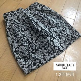 ナチュラルビューティーベーシック(NATURAL BEAUTY BASIC)の【中古品】ナチュラルビューティ　ミニスカート　ブラック　花柄(ミニスカート)