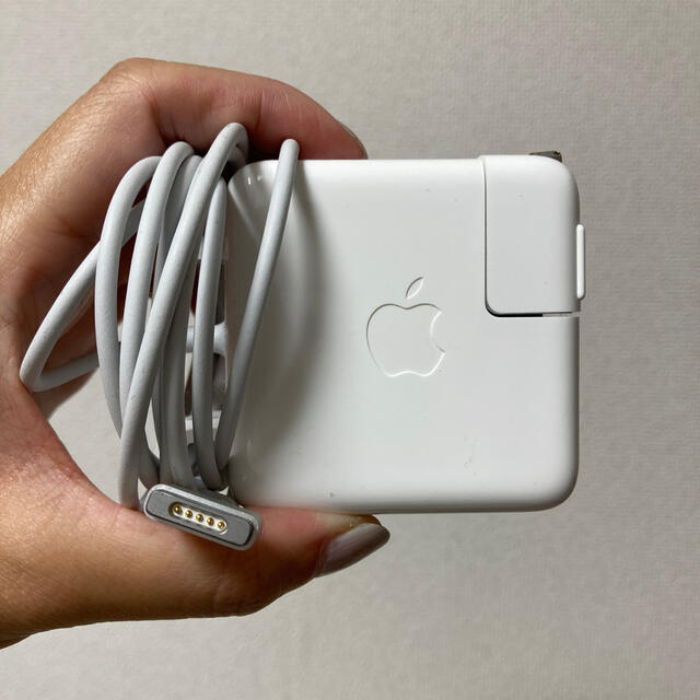 Apple(アップル)のApple純正アダプター MacBook Air 2019まで対応 スマホ/家電/カメラのPC/タブレット(PC周辺機器)の商品写真