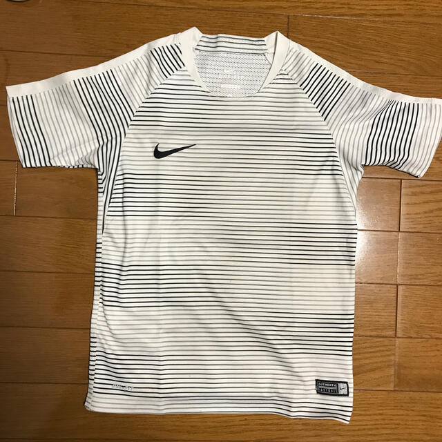 NIKE(ナイキ)のジュニア　サッカーユニフォーム　サイズ140 150 スポーツ/アウトドアのサッカー/フットサル(ウェア)の商品写真