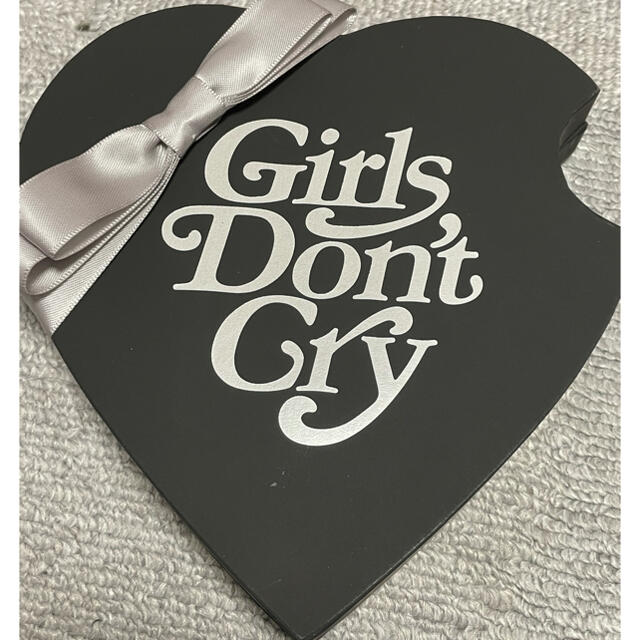 GDC(ジーディーシー)のgirls don’t cry bait heart chocolate box 食品/飲料/酒の食品(菓子/デザート)の商品写真