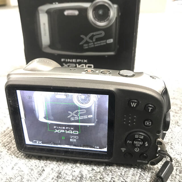 富士フイルム(フジフイルム)の【新古品 美品】 FUJIFILM FinePix XP140 防水カメラ 4K スマホ/家電/カメラのカメラ(コンパクトデジタルカメラ)の商品写真