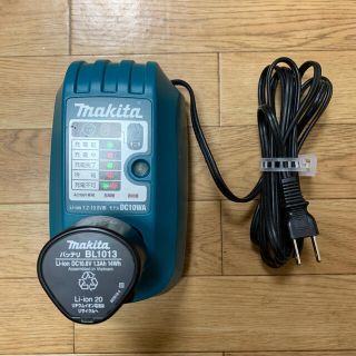 マキタ(Makita)のマキタ掃除機バッテリー充電器　7.2V-10.8V用充電器　バッテリー付(バッテリー/充電器)