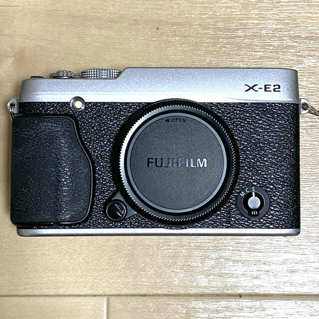 FUJIFILM X-E2 本体 ボディ シルバー FUJIFILM X-E2 本体 ボディ シルバー
