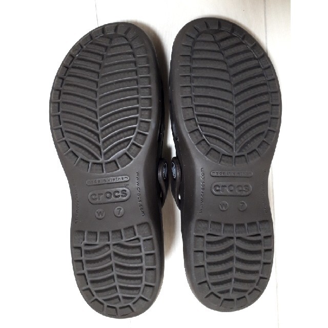 crocs(クロックス)のcrocsクロックス (サイズ w7 ) [23cm] (色ブラウン) レディースの靴/シューズ(サンダル)の商品写真