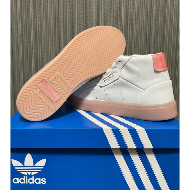 adidas(アディダス)の【新品・未使用】adidas スニーカー SLEEK MID 22.5cm レディースの靴/シューズ(スニーカー)の商品写真