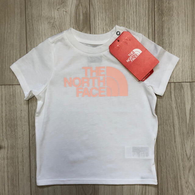THE NORTH FACE(ザノースフェイス)のchichan様　専用　ノースフェイス　キッズ　ロゴTシャツ　ピンク　85cm キッズ/ベビー/マタニティのベビー服(~85cm)(Ｔシャツ)の商品写真