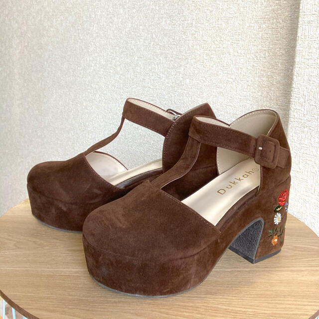 WEGO(ウィゴー)の厚底刺繍ストラップパンプス レディースの靴/シューズ(ハイヒール/パンプス)の商品写真