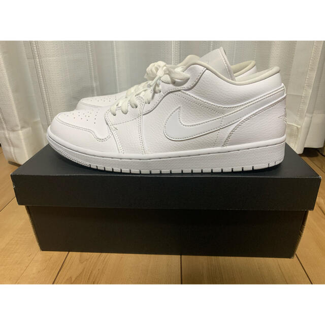 NIKE(ナイキ)のNIKE air jordan 1 low white メンズの靴/シューズ(スニーカー)の商品写真