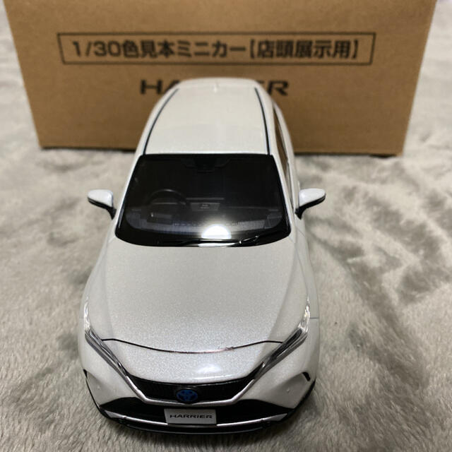 トヨタ(トヨタ)のTOYOTA ハリアー　1/30 ミニカー エンタメ/ホビーのおもちゃ/ぬいぐるみ(ミニカー)の商品写真