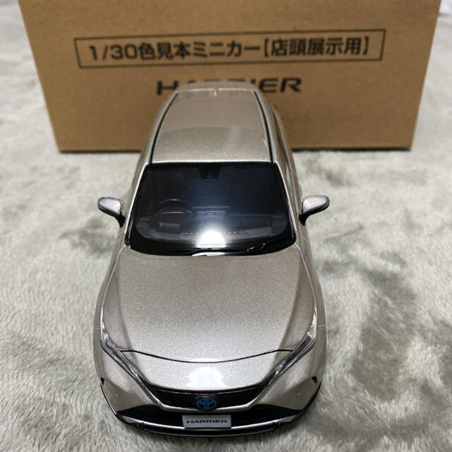 トヨタ(トヨタ)のTOYOTA ハリアー　1/30 ミニカー エンタメ/ホビーのおもちゃ/ぬいぐるみ(ミニカー)の商品写真