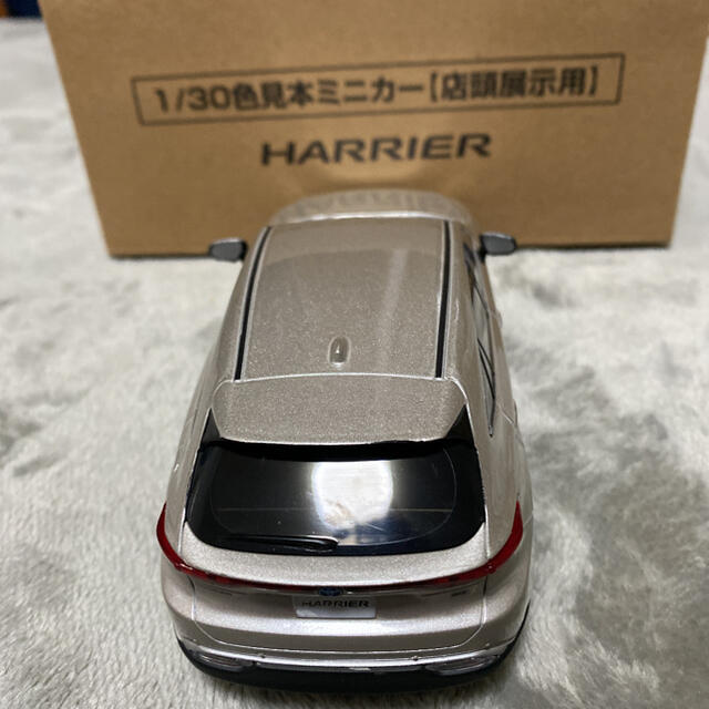 トヨタ(トヨタ)のTOYOTA ハリアー　1/30 ミニカー エンタメ/ホビーのおもちゃ/ぬいぐるみ(ミニカー)の商品写真