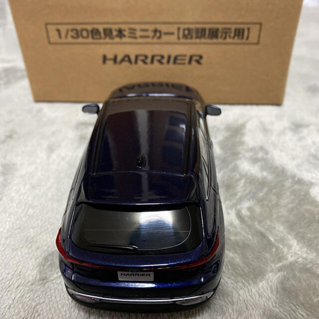 トヨタ(トヨタ)のTOYOTA ハリアー　1/30 ミニカー エンタメ/ホビーのおもちゃ/ぬいぐるみ(ミニカー)の商品写真