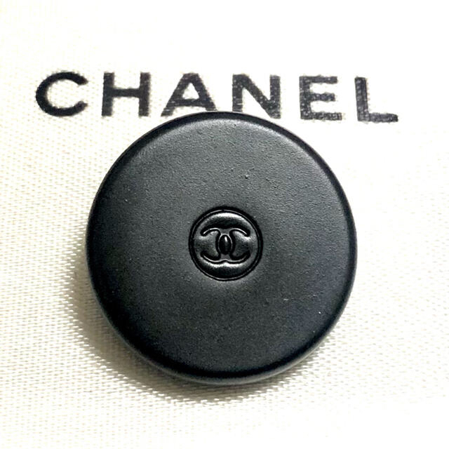 CHANEL(シャネル)の【リラックマ様専用】No.29  CHANEL シャネル ボタン 正規品 ハンドメイドの素材/材料(各種パーツ)の商品写真