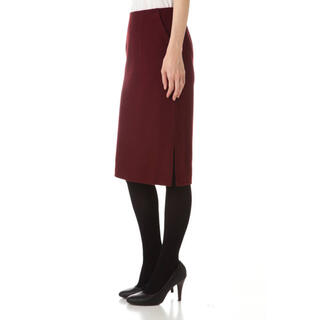 ナチュラルビューティーベーシック(NATURAL BEAUTY BASIC)のタイトスカート　RED 赤　ウールスカート　フラノストレートスカート(ひざ丈スカート)