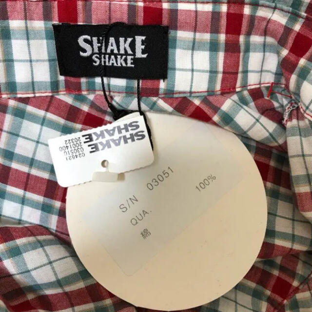 SHAKE SHAKE(シェイクシェイク)の新品未使用！SHAKE SHAKE ノースリーブ　チェックシャツ フリーサイズ レディースのトップス(シャツ/ブラウス(半袖/袖なし))の商品写真