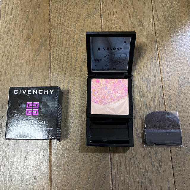 GIVENCHY(ジバンシィ)のジバンシイ　フェイスパウダー限定品 コスメ/美容のベースメイク/化粧品(ファンデーション)の商品写真