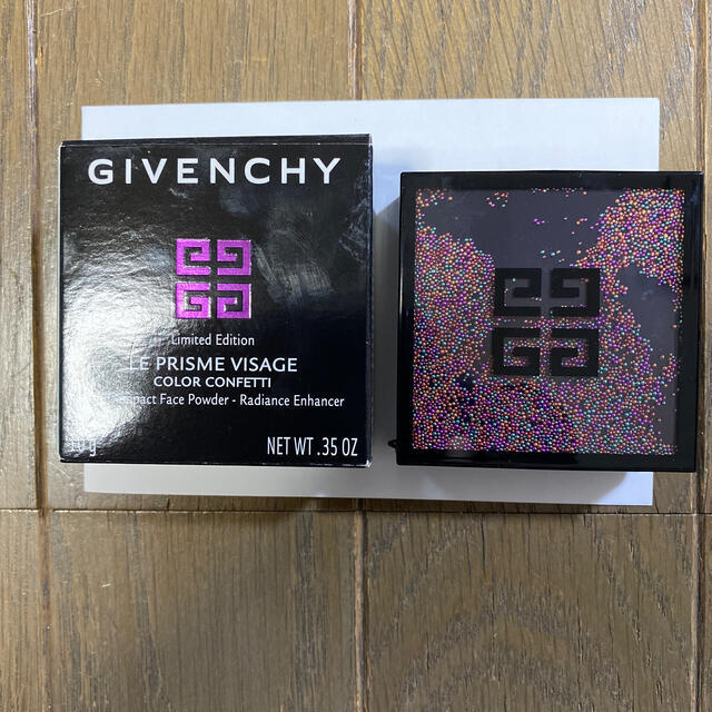 GIVENCHY(ジバンシィ)のジバンシイ　フェイスパウダー限定品 コスメ/美容のベースメイク/化粧品(ファンデーション)の商品写真