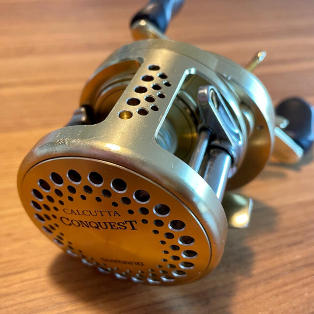 SHIMANO(シマノ)のシマノ リール CALCUTTA CONQUEST 201 left スポーツ/アウトドアのフィッシング(リール)の商品写真