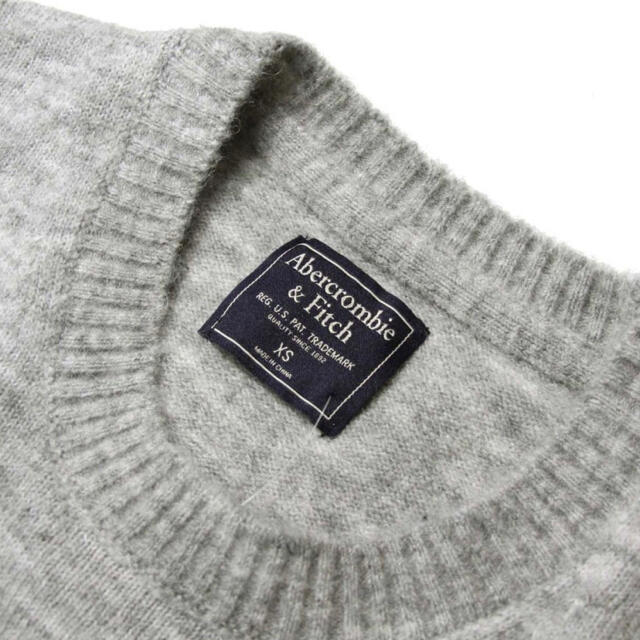 Abercrombie&Fitch(アバクロンビーアンドフィッチ)の(新品) アバクロンビー　ロゴ　セーター　メンズ　XS メンズのトップス(ニット/セーター)の商品写真