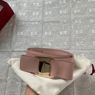 フェラガモ(Ferragamo)の【最終価格・新品・未使用】ヴァラ  薄めのピンク色　ベルト(ベルト)