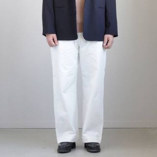 コモリ(COMOLI)のAURALEEWASHED FINX LIGHT CHINO WIDEPANTS(チノパン)