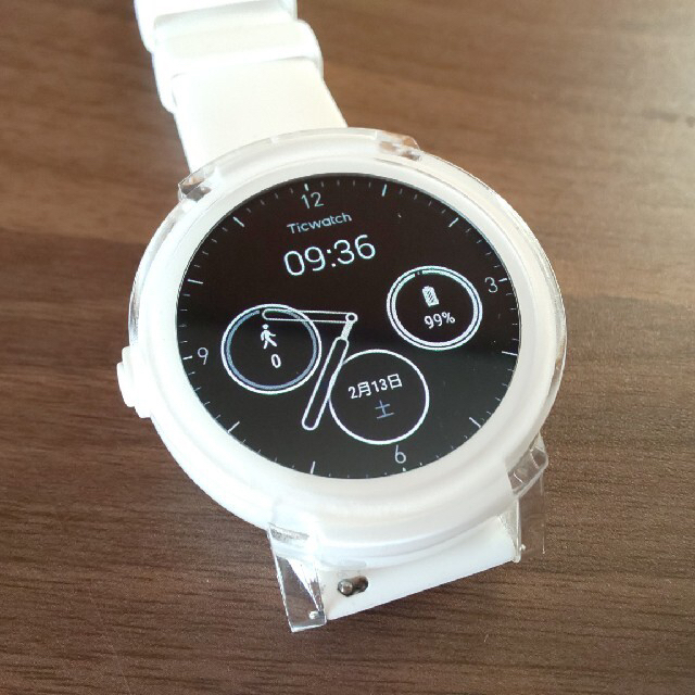 Google(グーグル)のTicwatch E ホワイト Wear OS by Google搭載！ メンズの時計(腕時計(デジタル))の商品写真