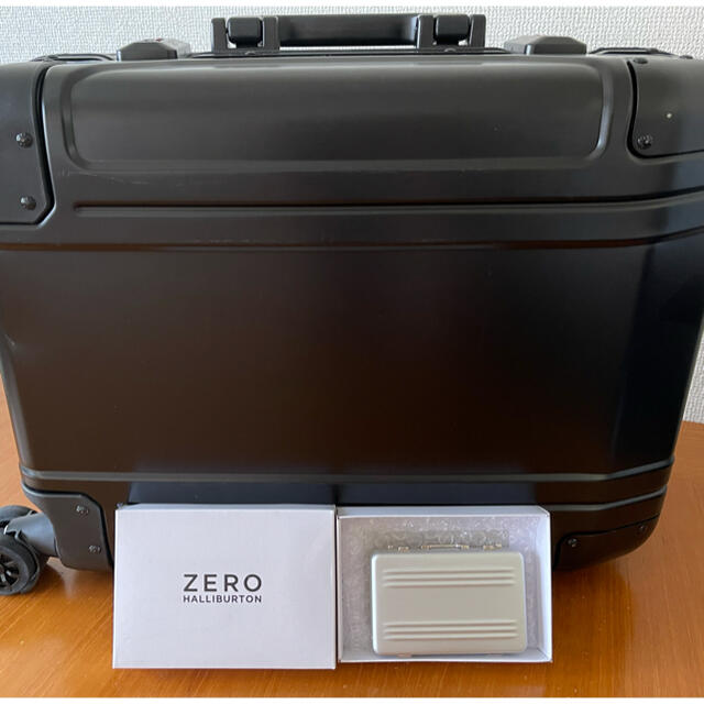 ZERO HALLIBURTON(ゼロハリバートン)のZero Halliburton アタッシェケース型カードケース メンズのファッション小物(名刺入れ/定期入れ)の商品写真