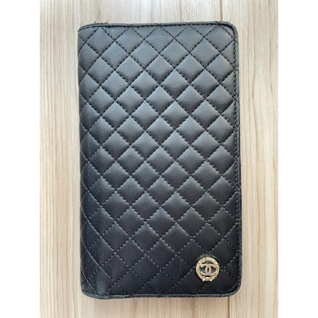 CHANEL(シャネル)のシャネル　中古　二つ折り　ラムスキン　財布 レディースのファッション小物(財布)の商品写真