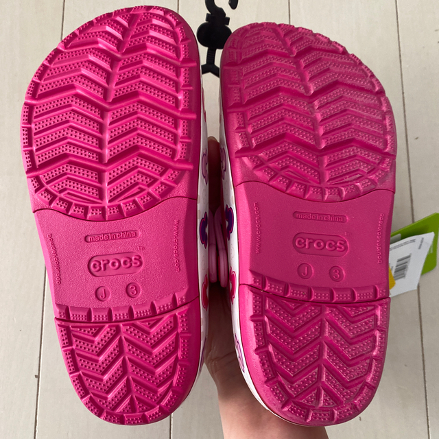 crocs(クロックス)のクロックス キッズ/ベビー/マタニティのキッズ靴/シューズ(15cm~)(サンダル)の商品写真