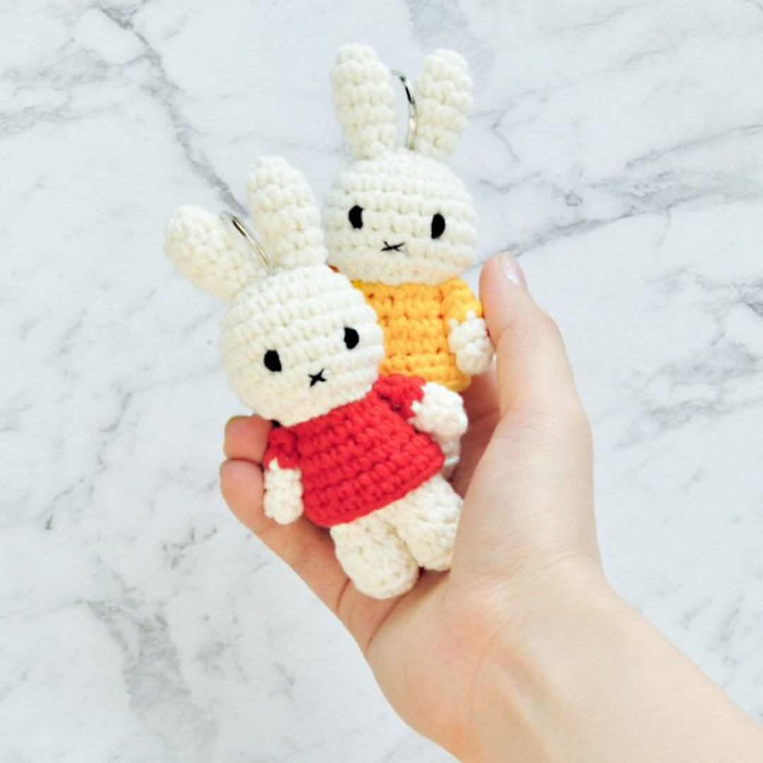 miffy(ミッフィー)の【ミッフィーあみぐるみキーハンガー】新色オレンジ12cm ジャストダッチオランダ ハンドメイドのぬいぐるみ/人形(あみぐるみ)の商品写真