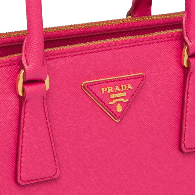 PRADA(プラダ)のkenさん専用！値下げ！プラダPRADAのサフィアーノバッグ レディースのバッグ(ショルダーバッグ)の商品写真