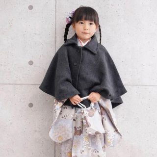 七五三　3歳　着物　和服　晴れ着　和装　2歳　袴　モダン　レトロ　グレー　花(和服/着物)