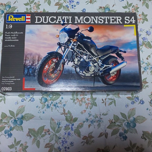 Ducati(ドゥカティ)の DUCATI MONSTER S4   （Revell） エンタメ/ホビーのおもちゃ/ぬいぐるみ(プラモデル)の商品写真