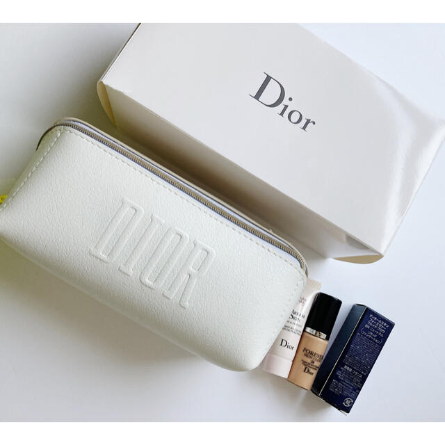 新品未使用　伊勢丹限定　ディオール　Dior ポーチ　ファンデーション　乳液
