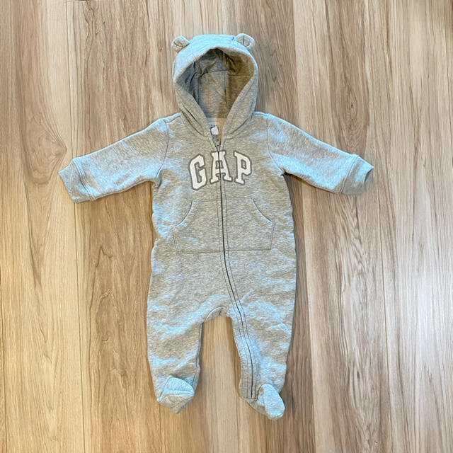 最初の baby GAP ロンパース